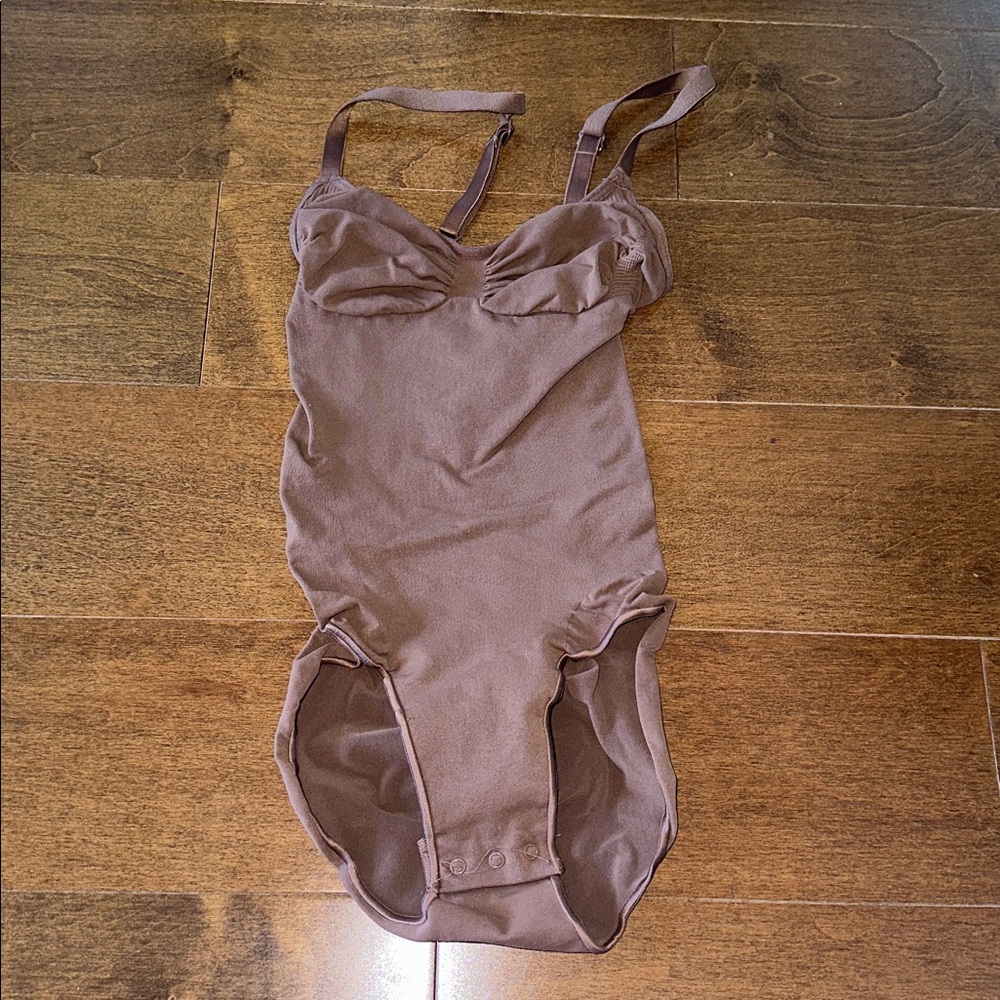 SKIMS SEAMLESS SCULPT BRIEF BODYSUIT JASPER SMALL - Picture 7 of 15